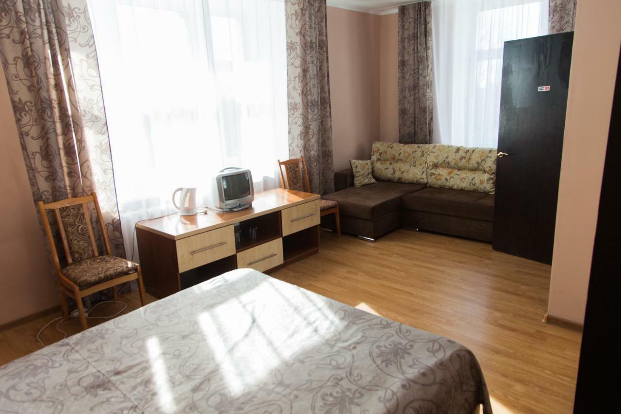 Dvina Hotel Polatsk Exterior photo